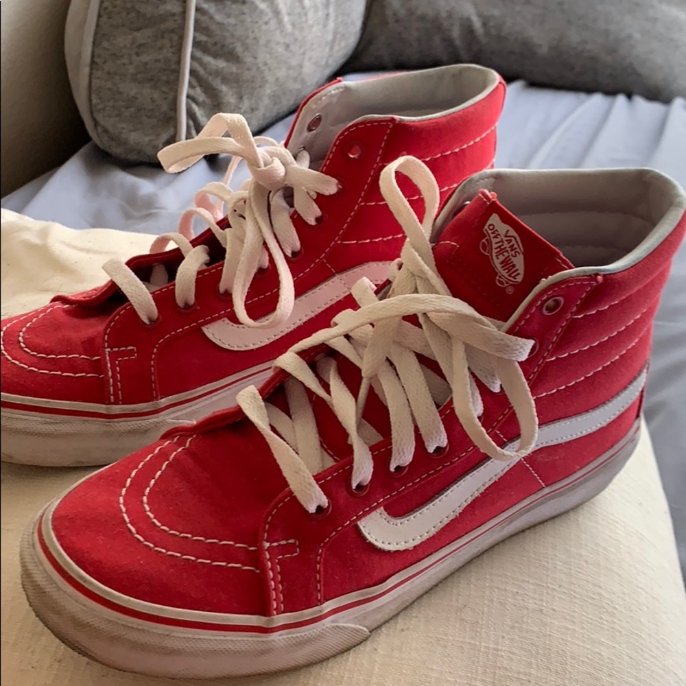 🚨RED HIGHTOP VANS🚨 MUST GO